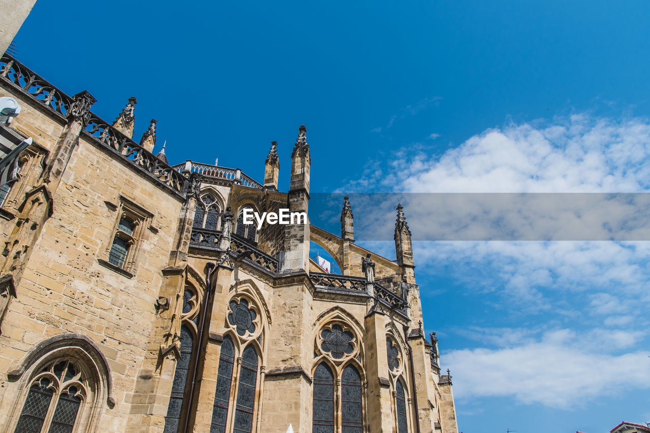 LOW ANGLE VIEW OF CATHEDRAL AGAINST SKY