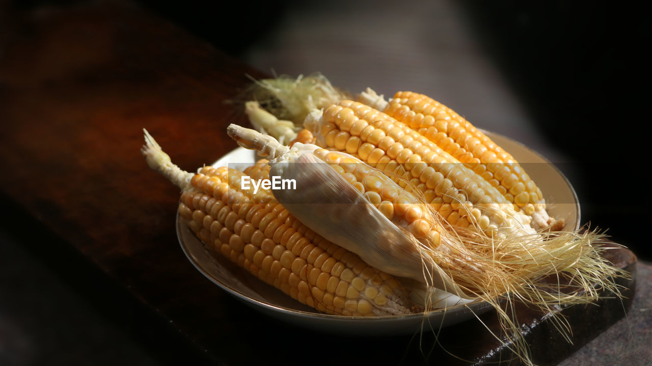 CLOSE-UP OF FRESH CORN