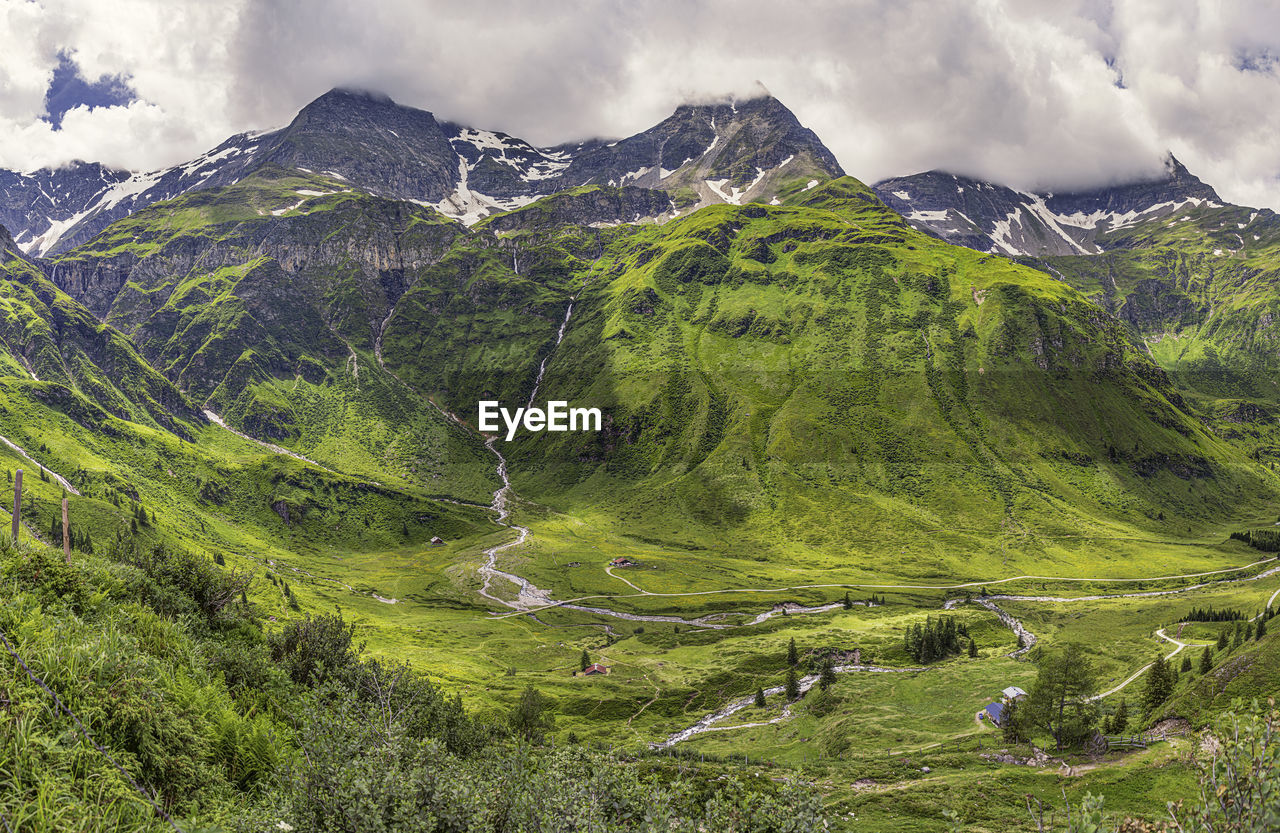 PANORAMIC VIEW OF GREEN LANDSCAPE AGAINST SKY