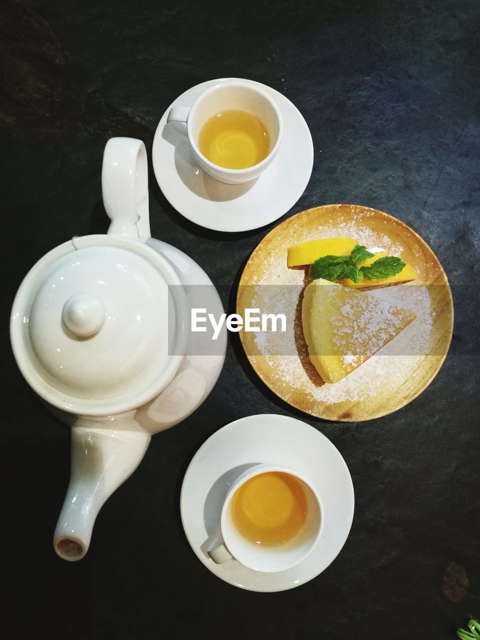 HIGH ANGLE VIEW OF TEA CUP ON TABLE