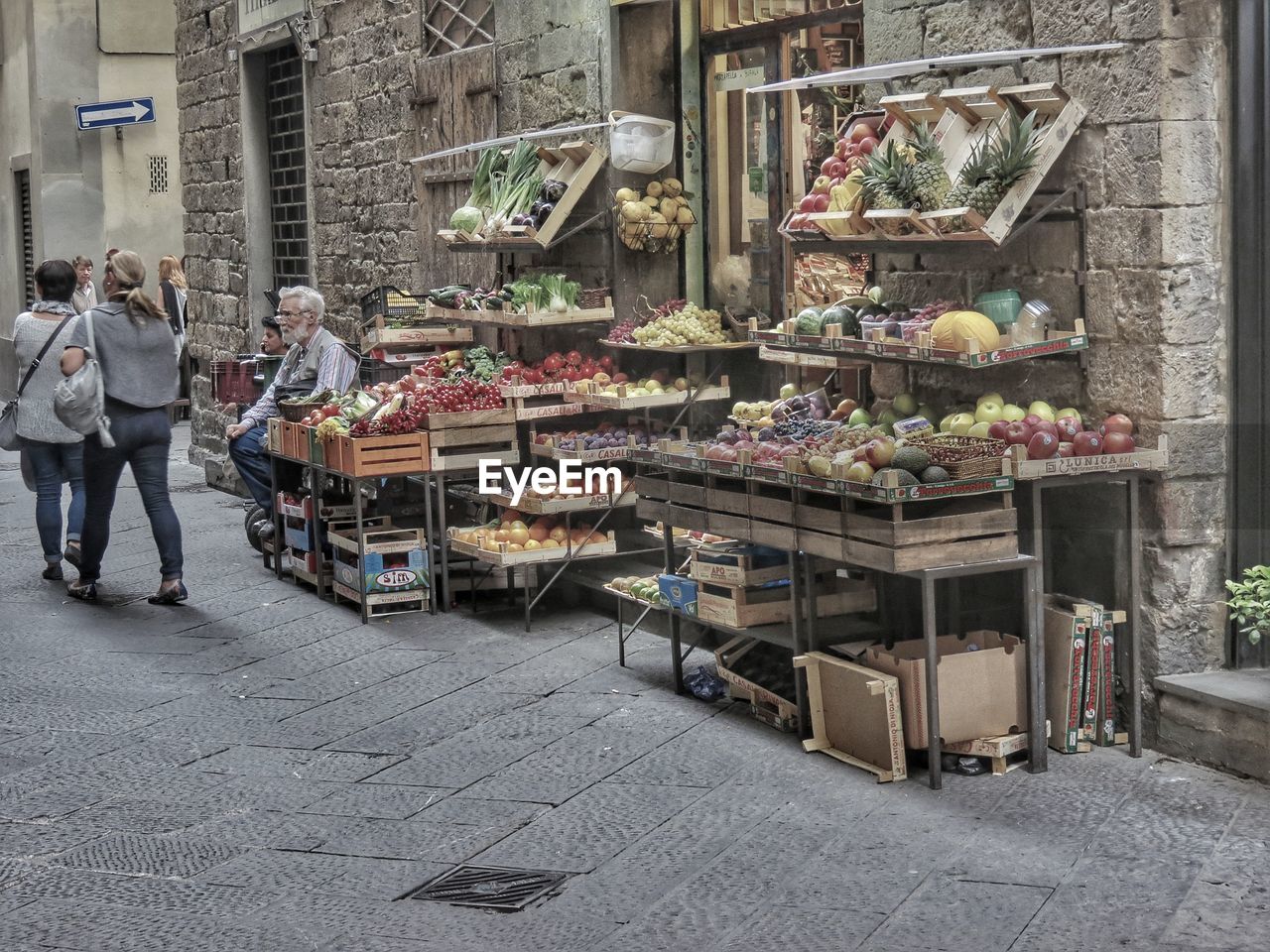 PEOPLE IN MARKET