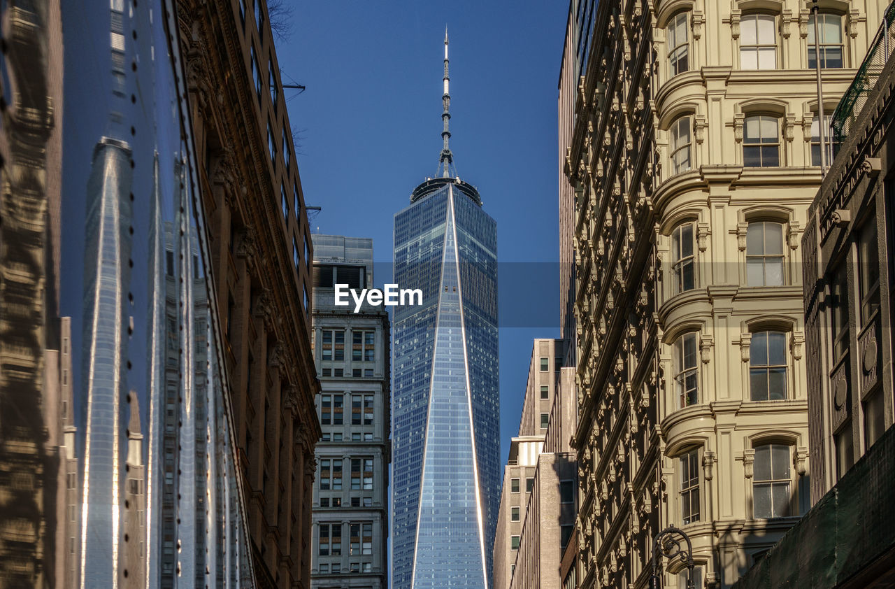 LOW ANGLE VIEW OF BUILDINGS AGAINST SKY IN CITY