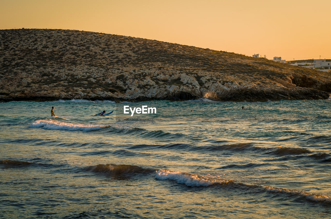 SCENIC VIEW OF SEA SHORE AGAINST CLEAR SKY