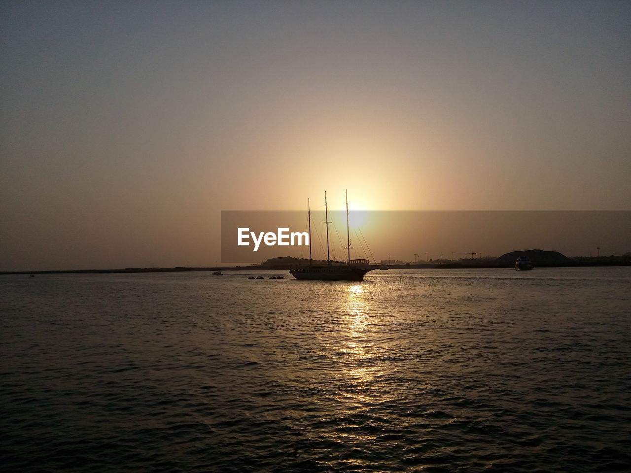 SCENIC VIEW OF SEA AT SUNSET