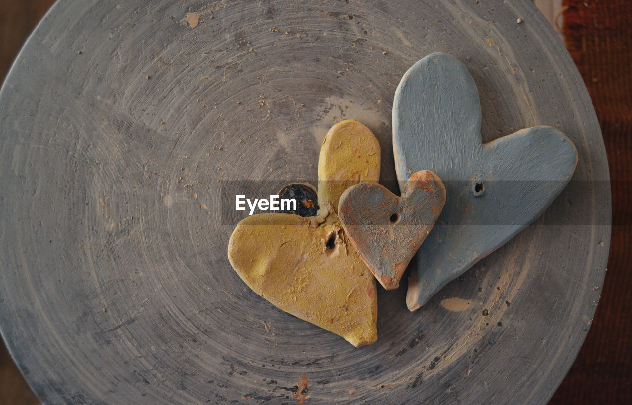 HIGH ANGLE VIEW OF HEART SHAPE MADE OF COOKIES