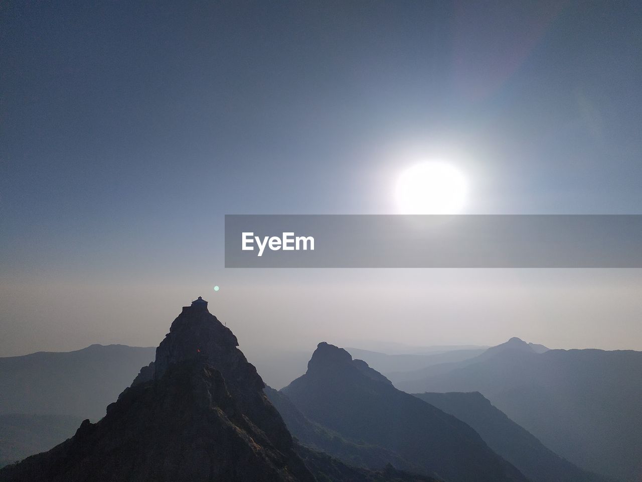 SCENIC VIEW OF SILHOUETTE MOUNTAINS AGAINST SKY