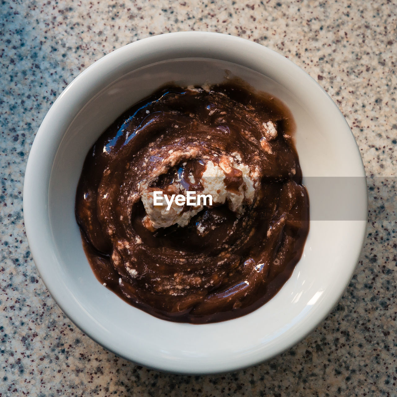 DIRECTLY ABOVE SHOT OF BREAD IN BOWL ON TABLE