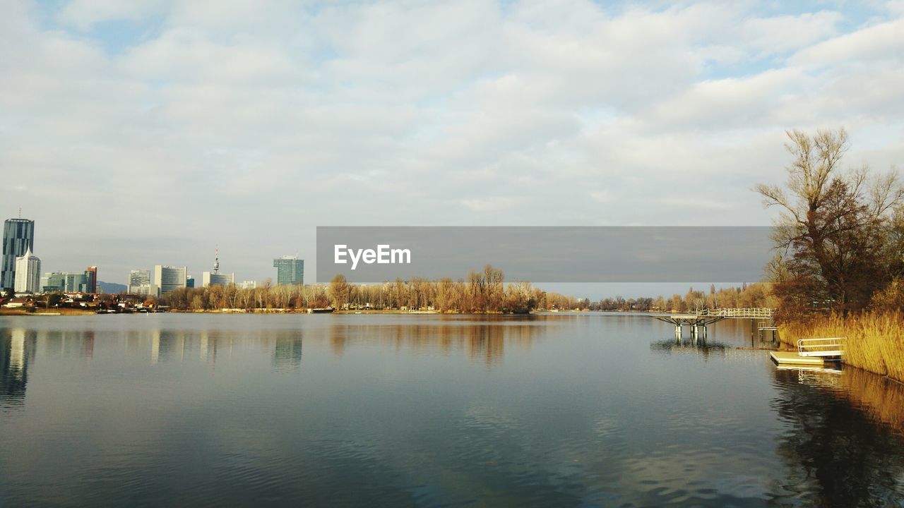 SCENIC VIEW OF RIVER AGAINST CLOUDY SKY