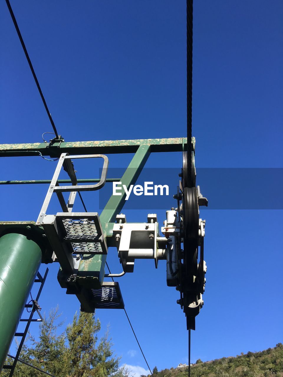 LOW ANGLE VIEW OF POWER LINES AGAINST CLEAR BLUE SKY