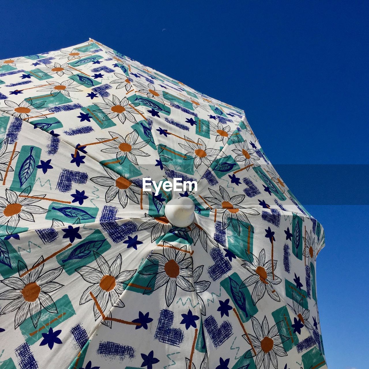 LOW ANGLE VIEW OF MULTI COLORED HANGING AGAINST CLEAR BLUE SKY