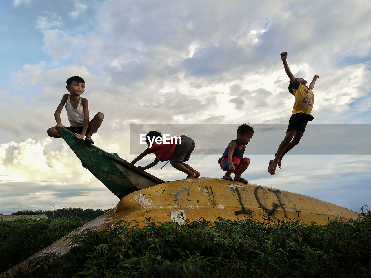 GROUP OF PEOPLE JUMPING