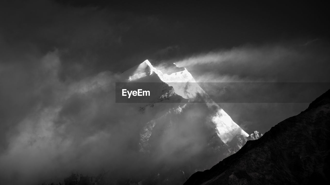 LOW ANGLE VIEW OF SNOWCAPPED MOUNTAIN AGAINST SKY