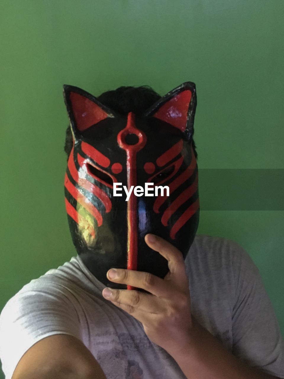 MIDSECTION OF PERSON WEARING MASK