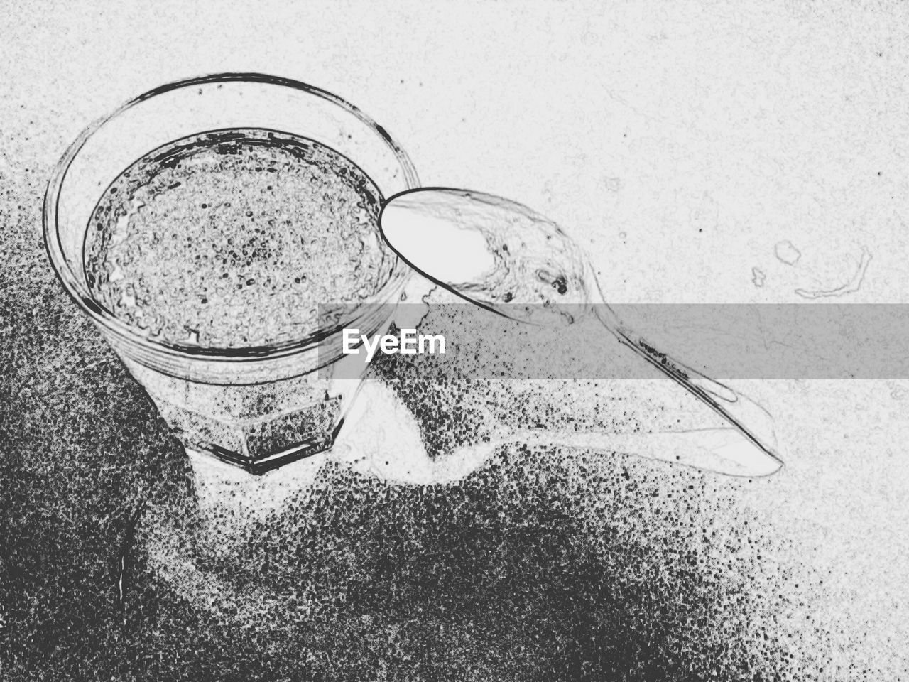 HIGH ANGLE VIEW OF DRINK IN GLASS