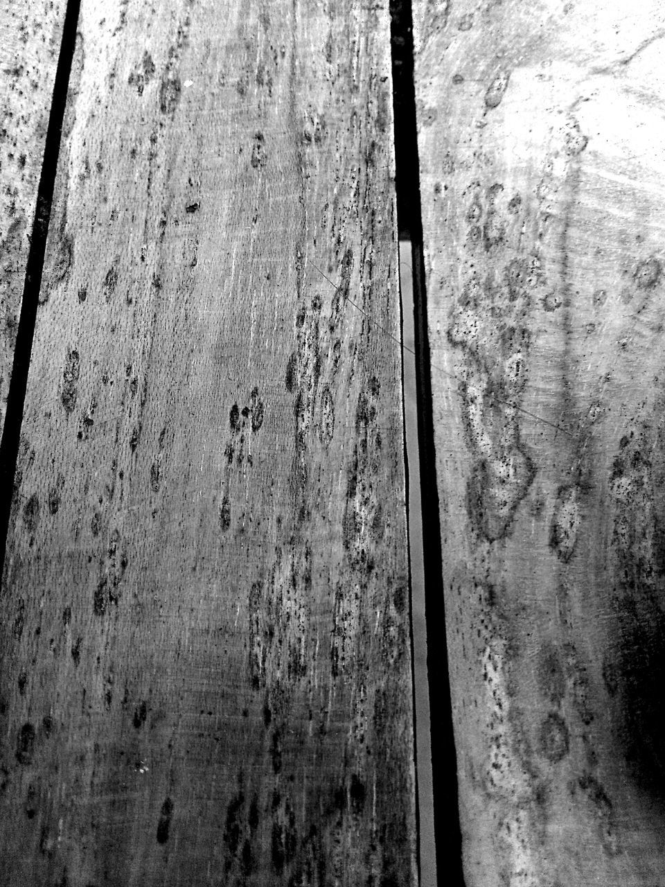 FULL FRAME SHOT OF WOODEN WOODEN WALL