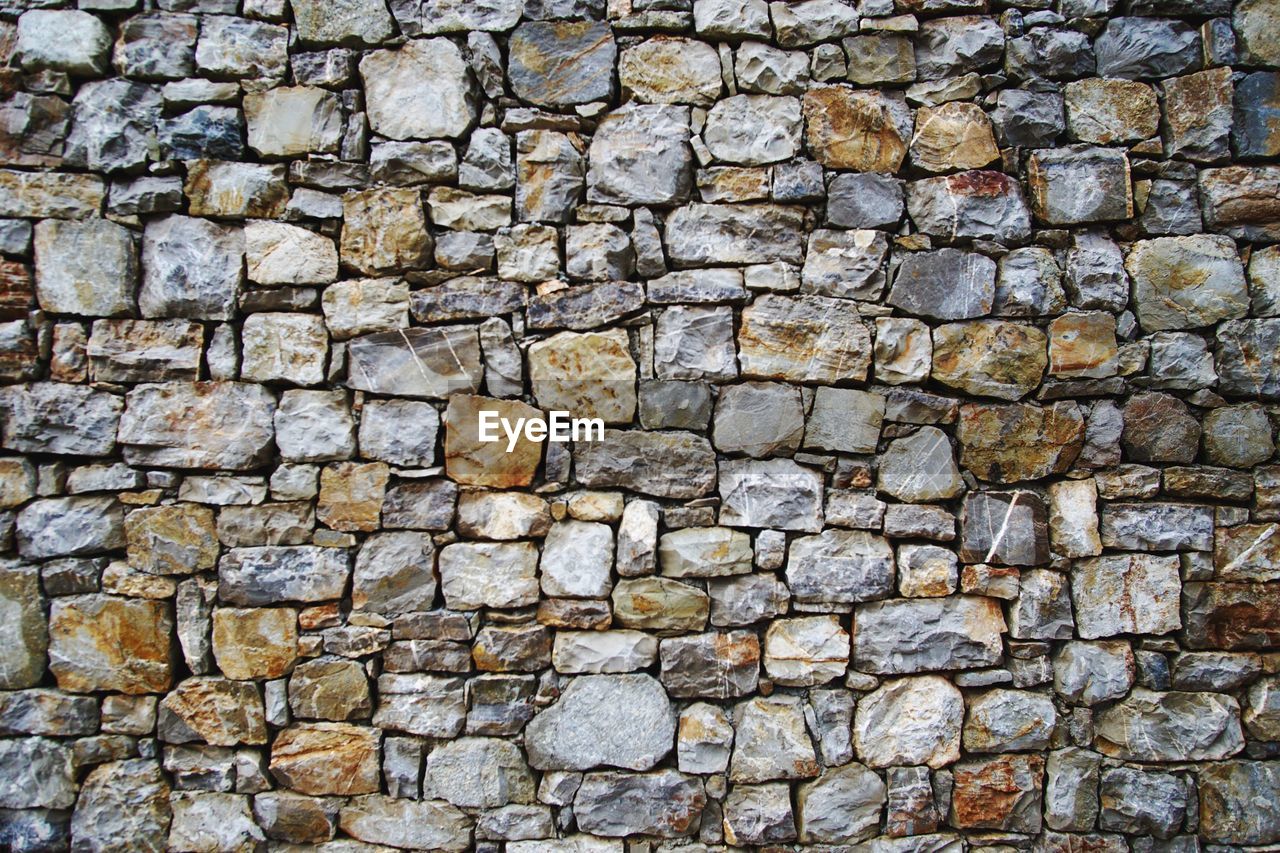 CLOSE-UP OF STONE WALL
