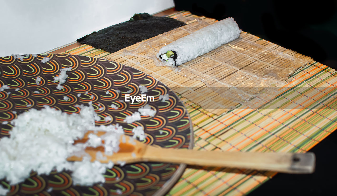 HIGH ANGLE VIEW OF BREAD ON TABLE