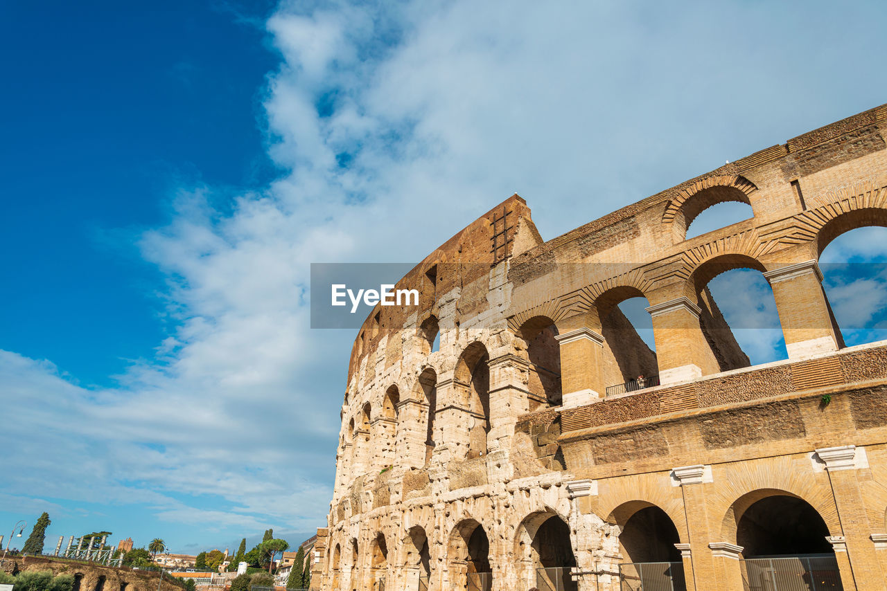 LOW ANGLE VIEW OF OLD RUIN AGAINST SKY