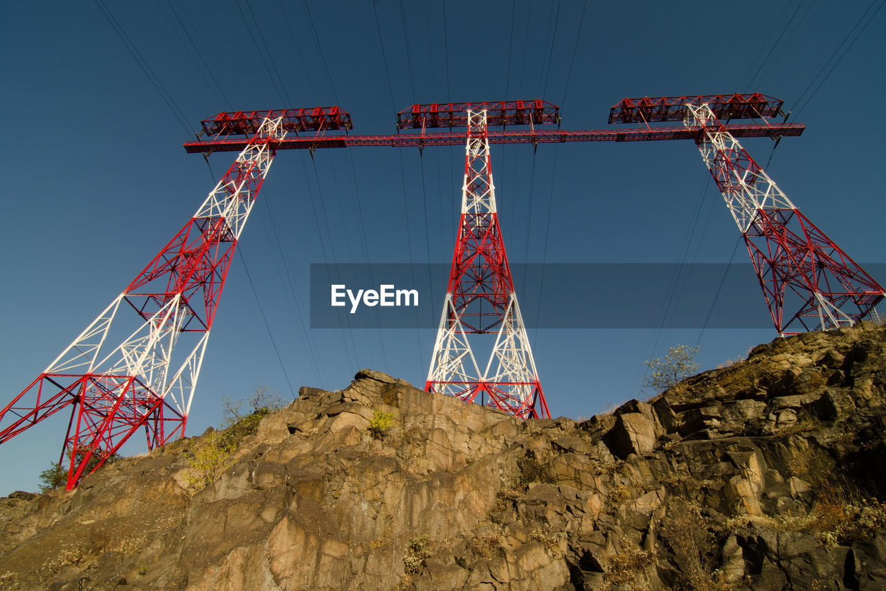 LOW ANGLE VIEW OF CRANE AGAINST SKY