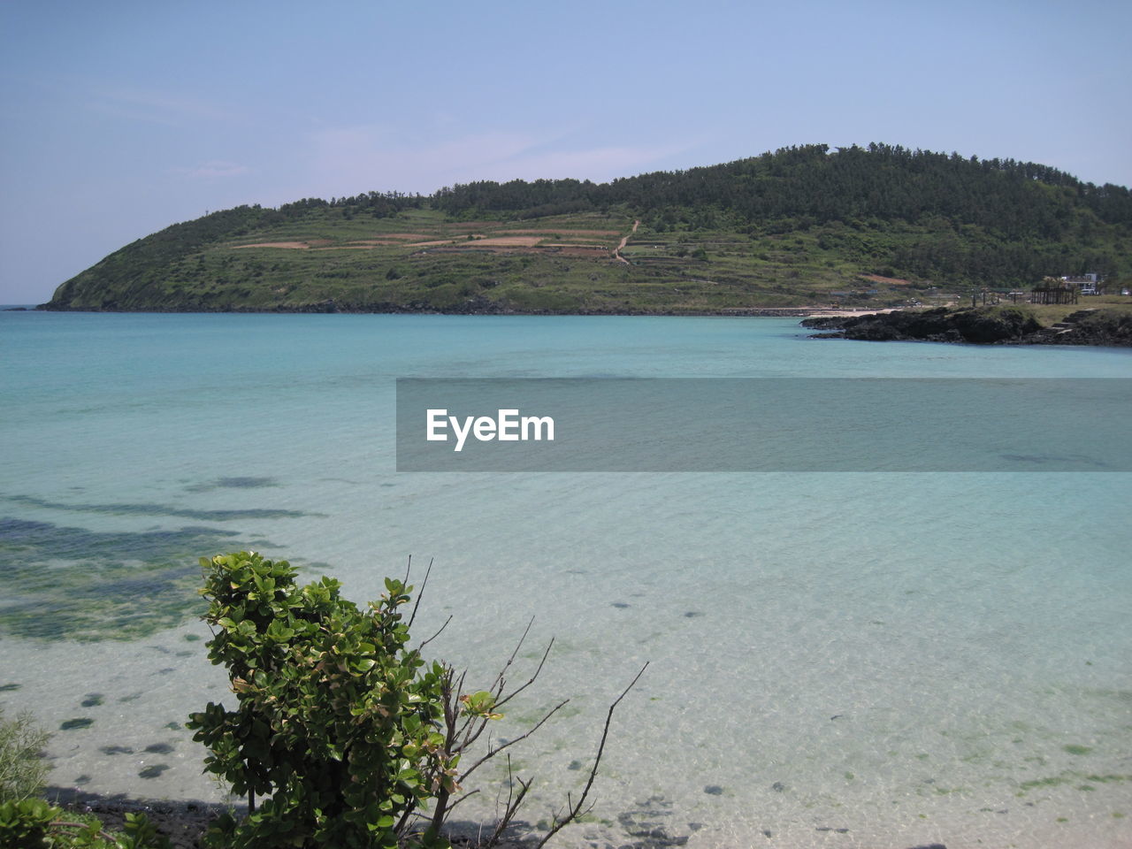 IDYLLIC VIEW OF SEA AGAINST CLEAR SKY