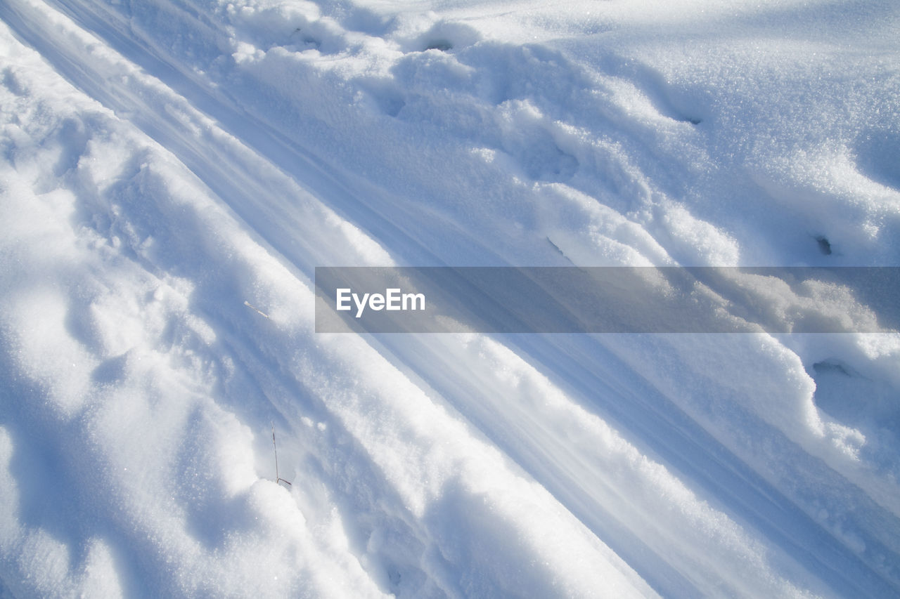 SCENIC VIEW OF SNOW AGAINST SKY