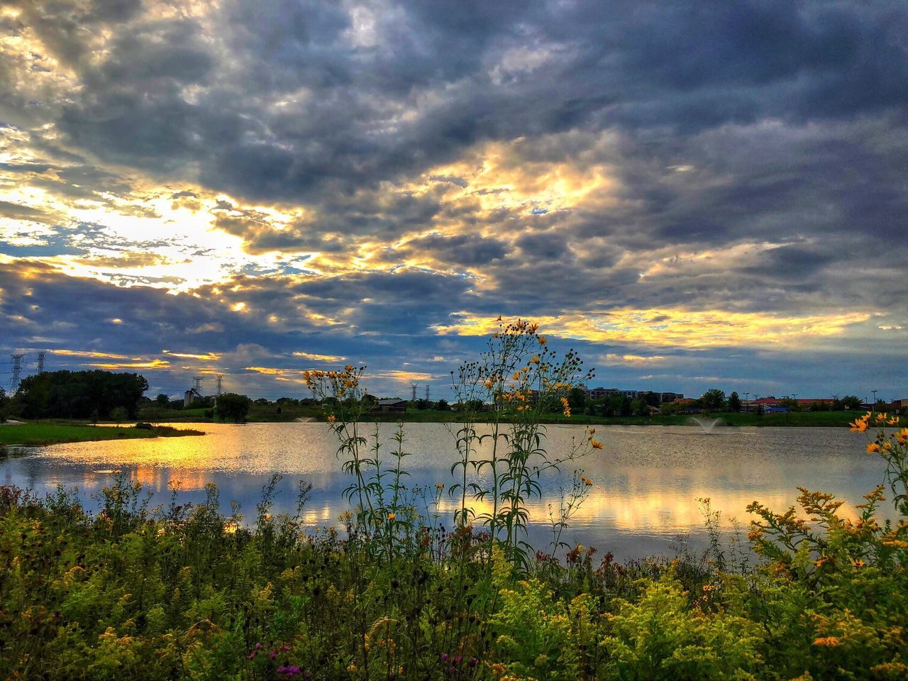 SCENIC VIEW OF LAKE AGAINST SUNSET SKY