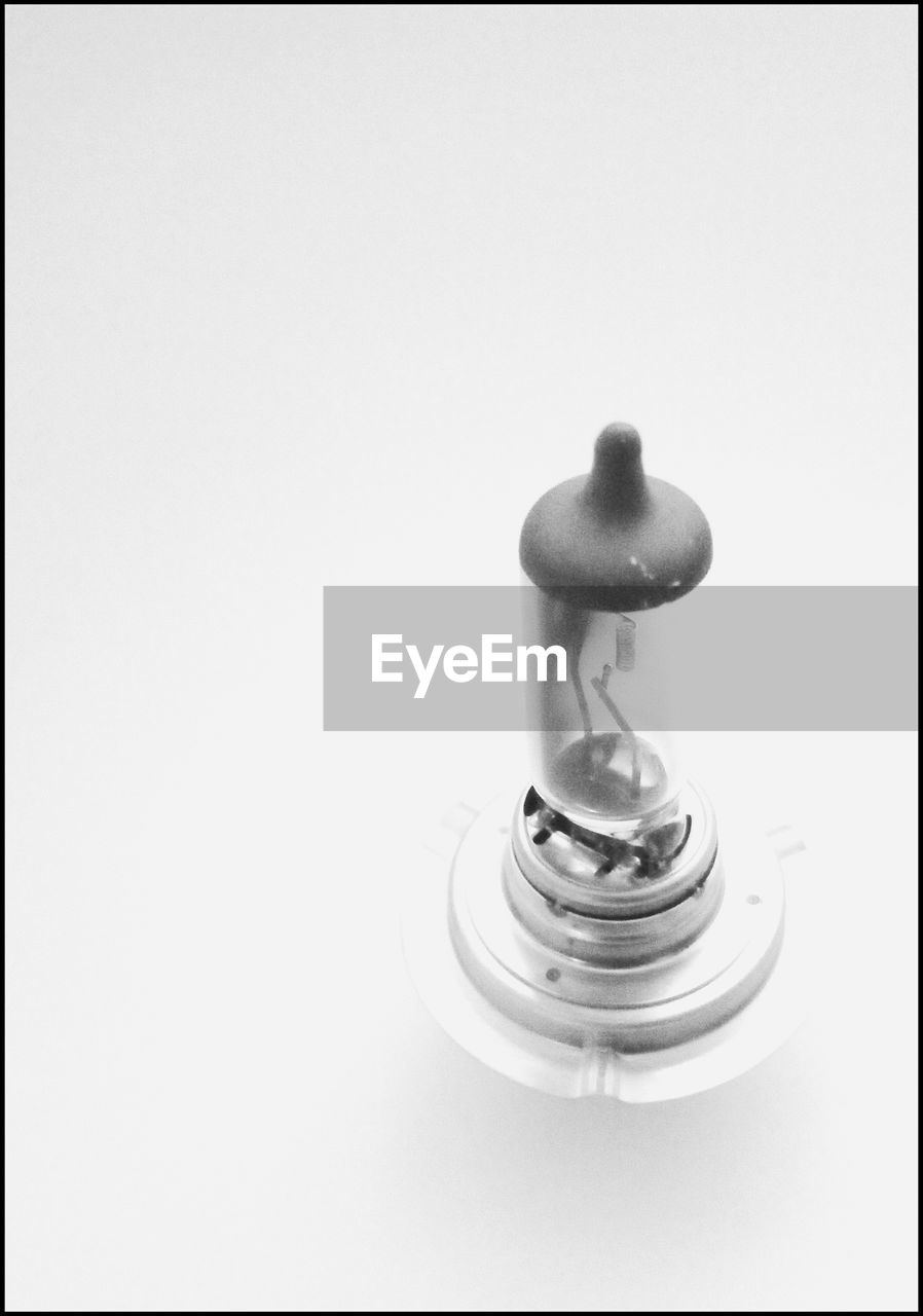 CLOSE-UP OF CHESS BOARD