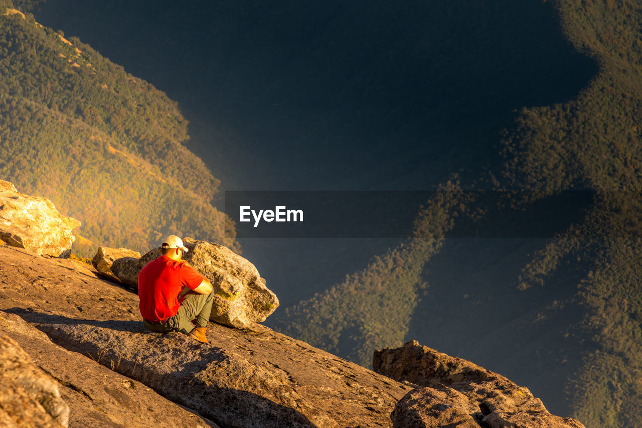 California dreamin, one man enjoying the view over the yosemite valley