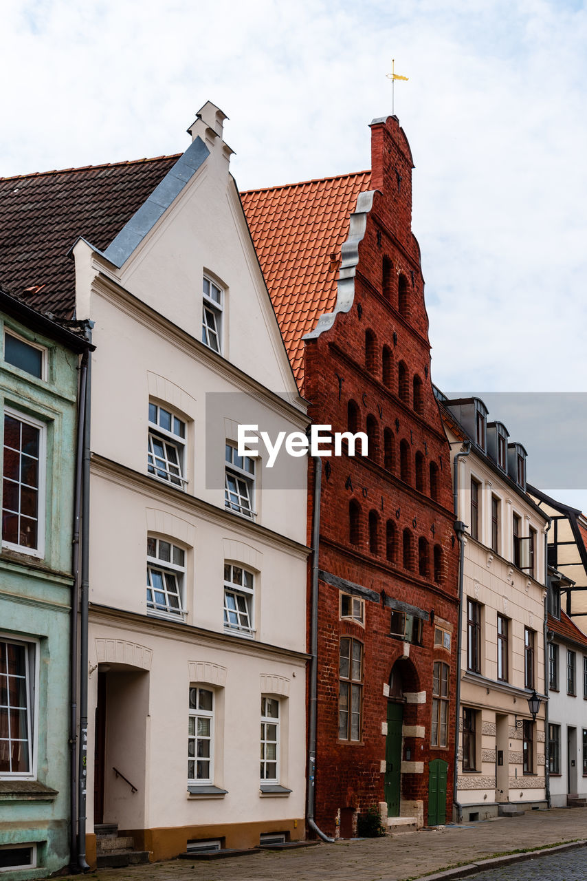 LOW ANGLE VIEW OF RESIDENTIAL BUILDINGS AGAINST SKY