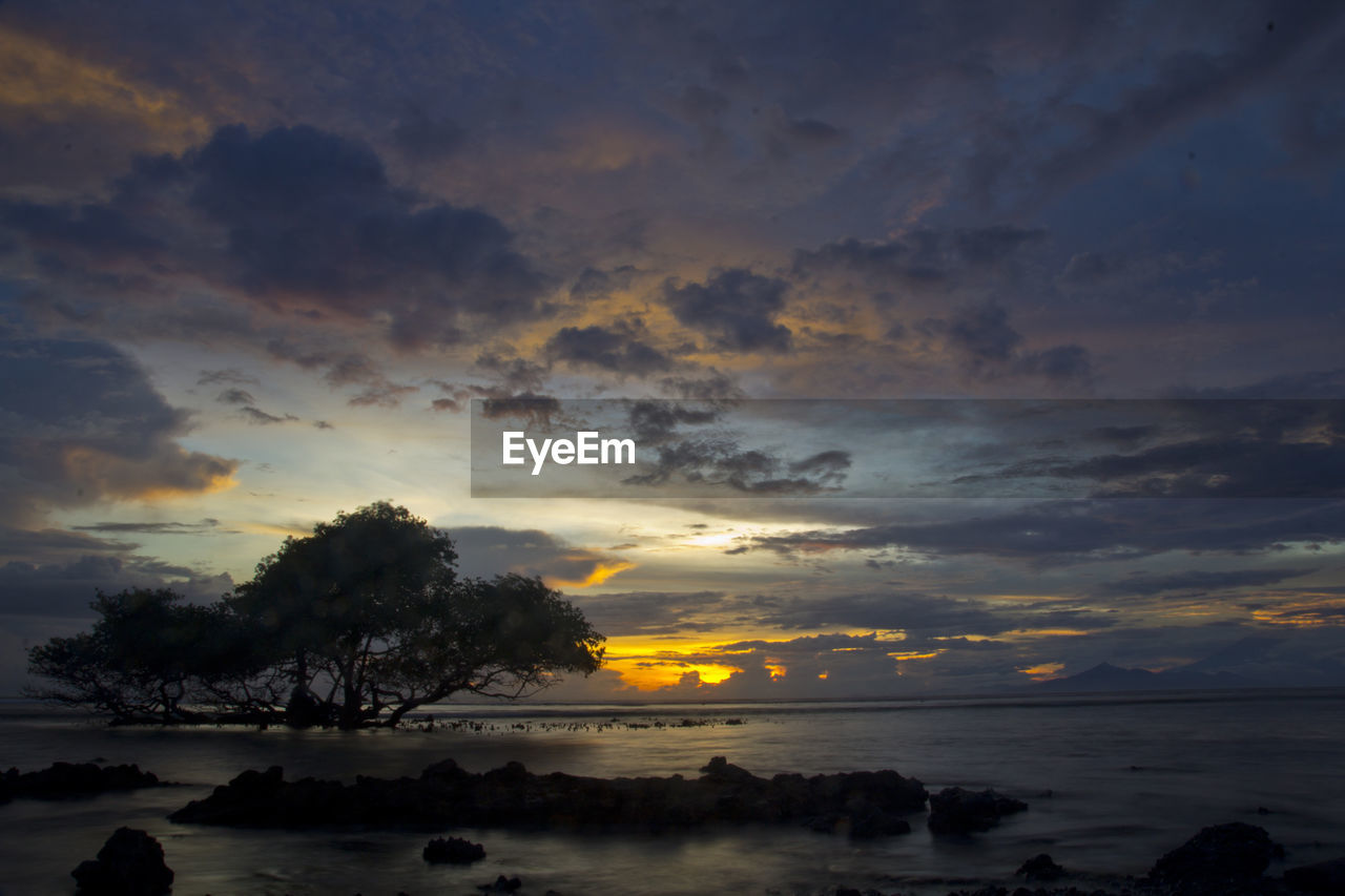 Scenic view of dramatic sky over sea