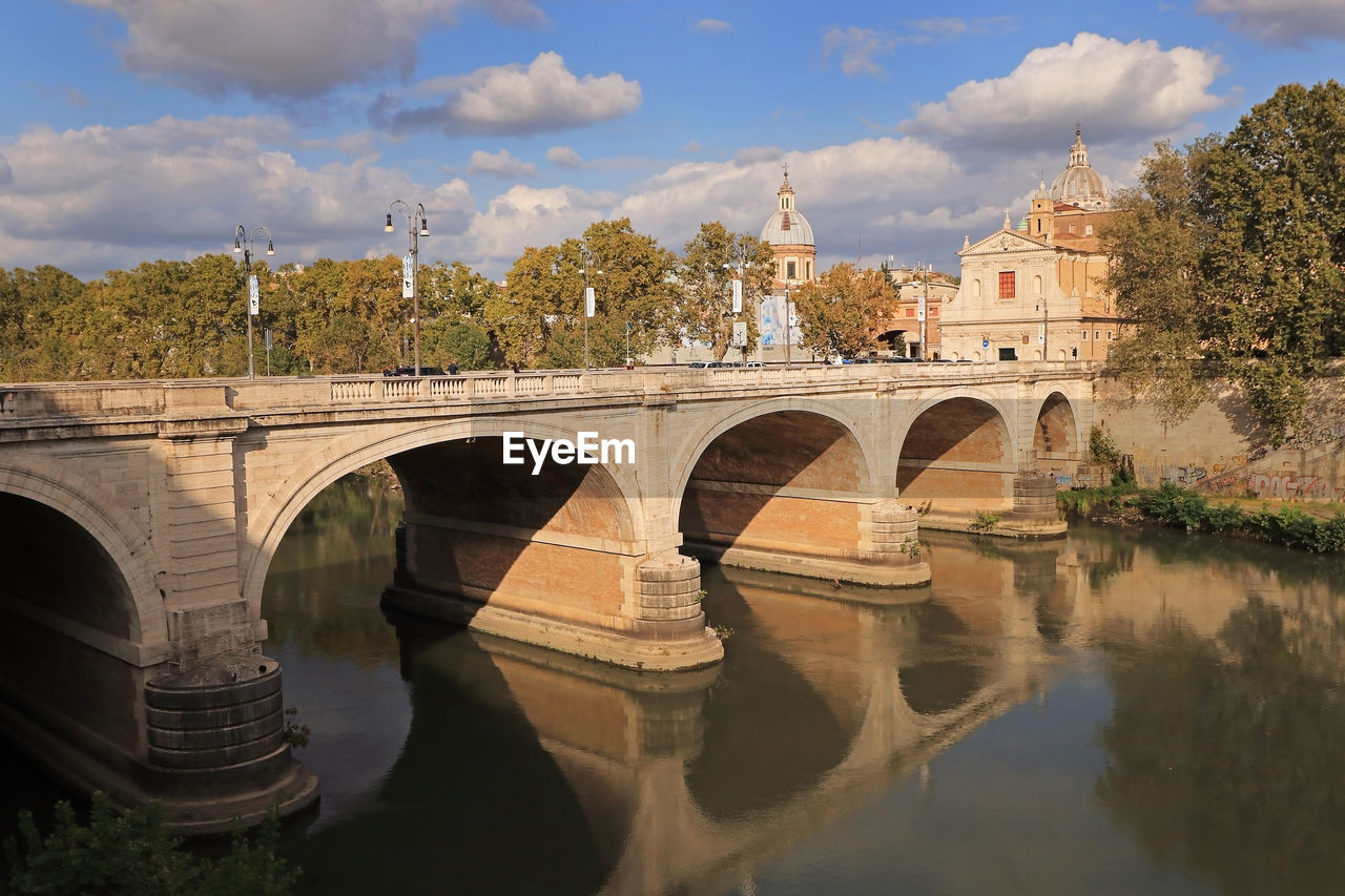Rome in the morning. ponte-cavour bridge