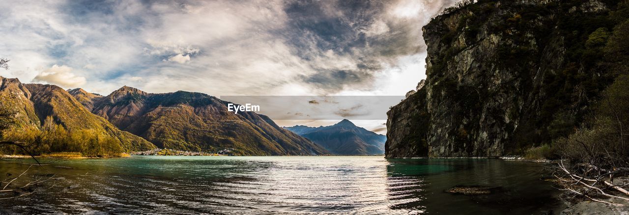 PANORAMIC VIEW OF LAKE AGAINST SKY