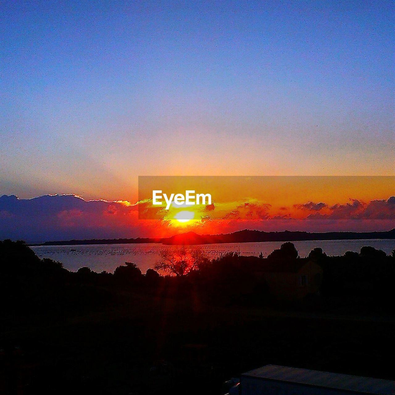 SCENIC VIEW OF SUNSET OVER SEA