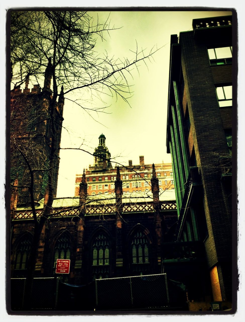 LOW ANGLE VIEW OF BUILDINGS AGAINST SKY