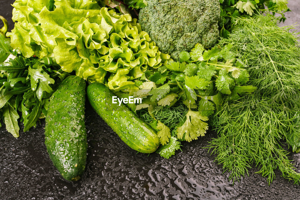 HIGH ANGLE VIEW OF FRESH VEGETABLES IN GREEN MARKET