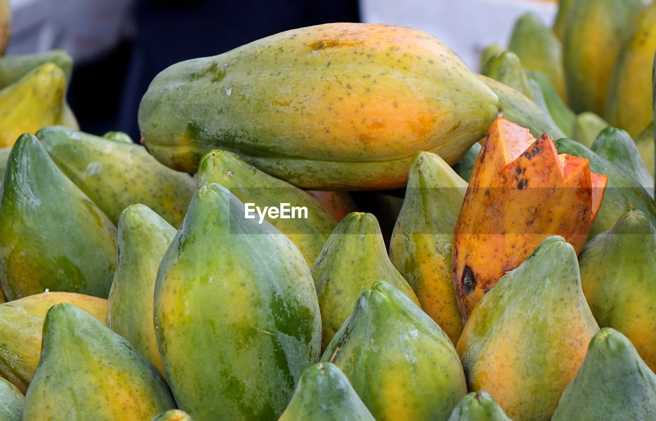 CLOSE-UP OF FRUITS FOR SALE AT MARKET