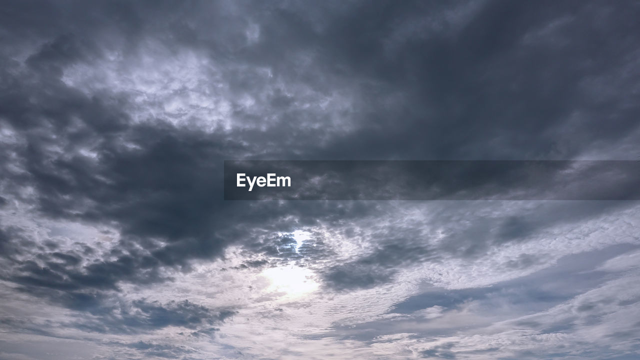 LOW ANGLE VIEW OF CLOUDY SKY DURING SUNSET