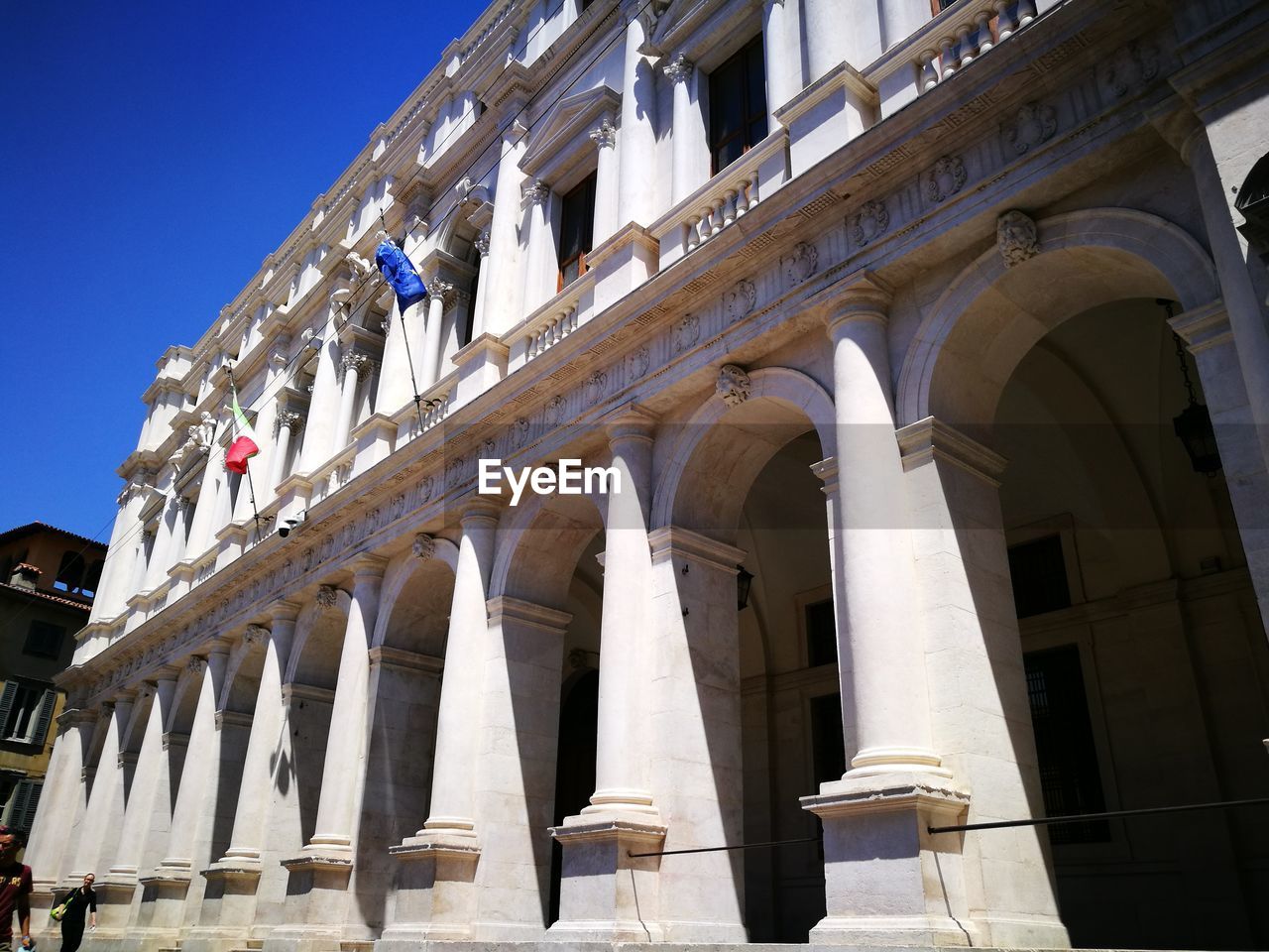 LOW ANGLE VIEW OF HISTORIC BUILDING AGAINST SKY