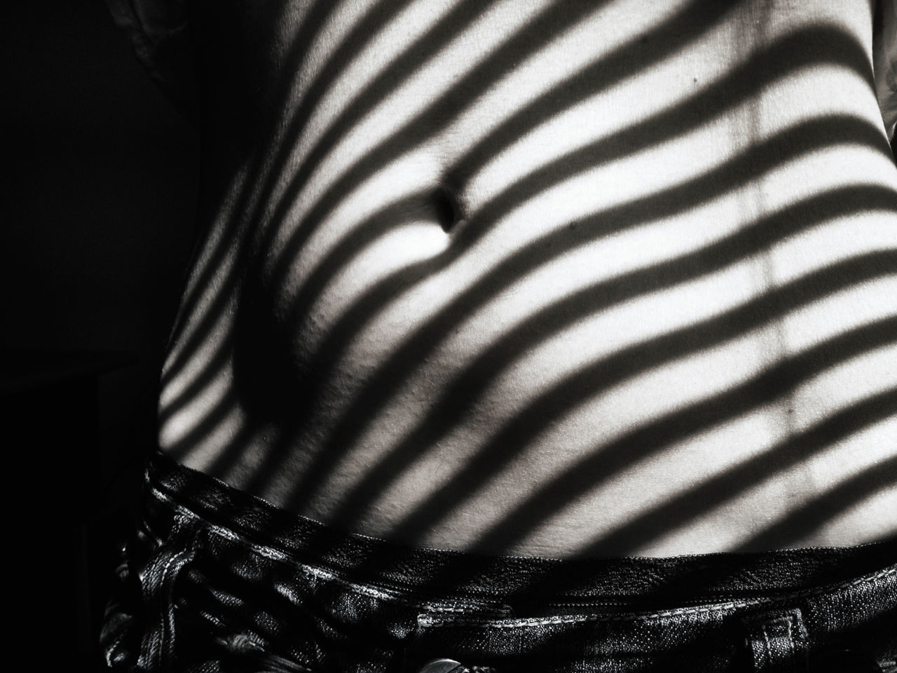 CLOSE-UP OF PATTERN ON WALL