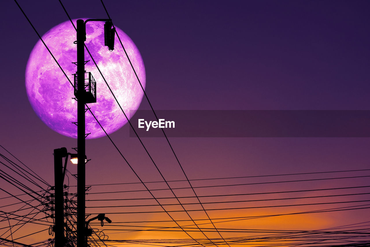 LOW ANGLE VIEW OF SILHOUETTE STREET LIGHT AGAINST SKY