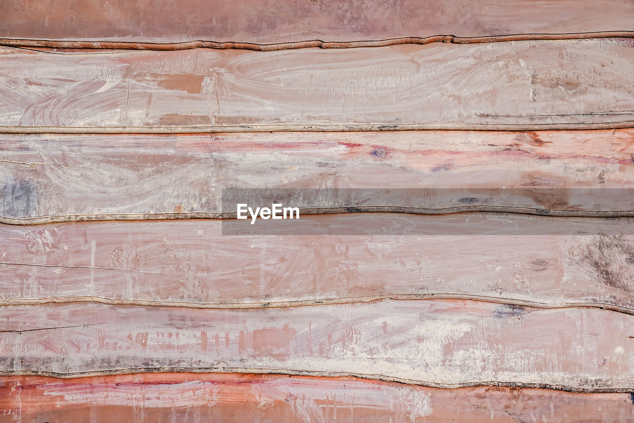 FULL FRAME SHOT OF WEATHERED WOODEN WALL