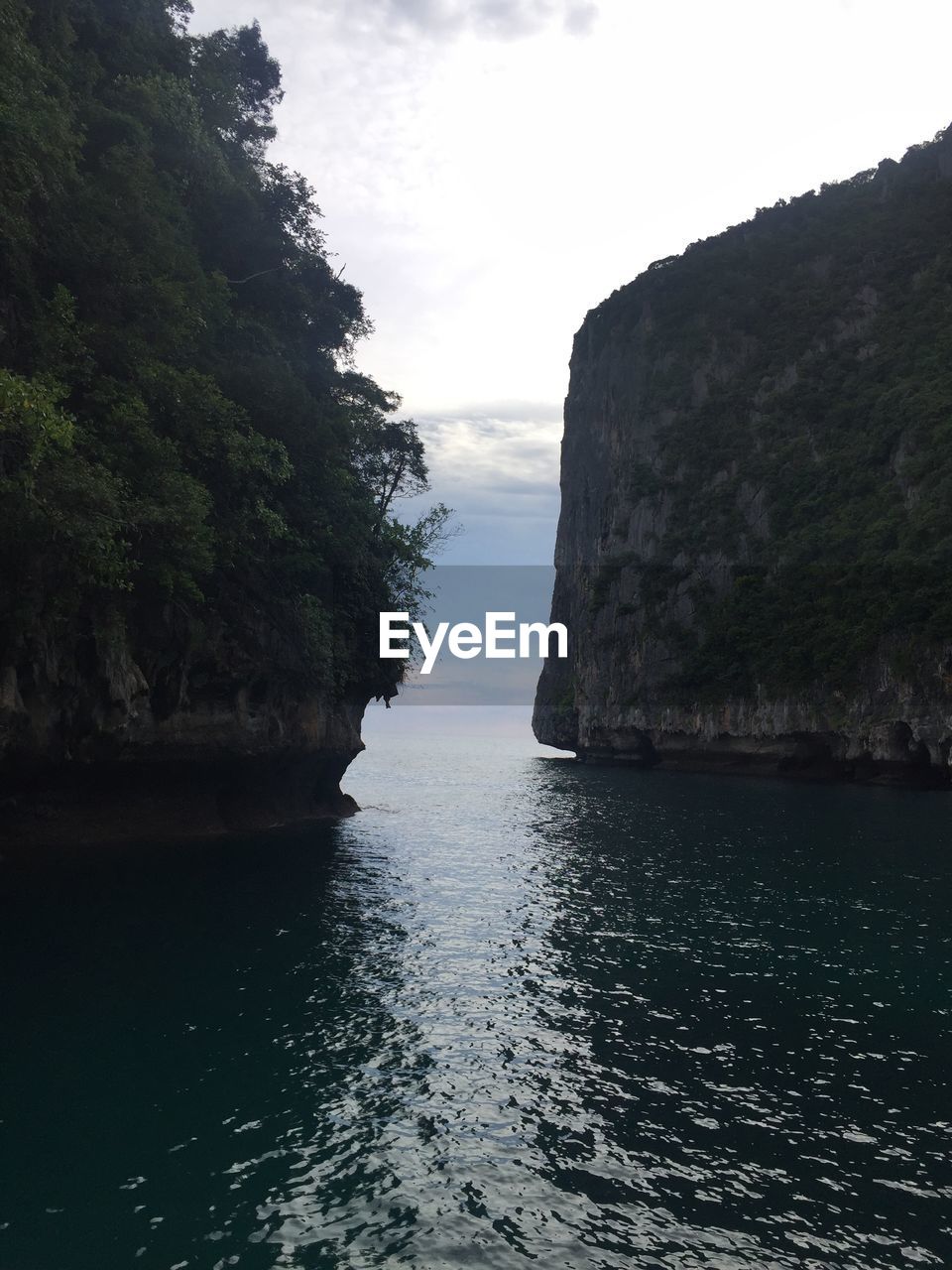 SCENIC VIEW OF SEA AND ROCKS AGAINST SKY