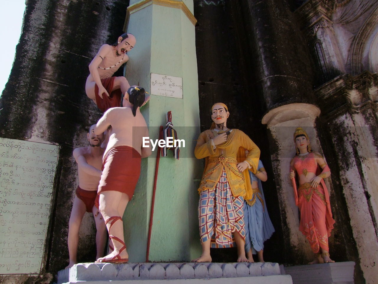 LOW ANGLE VIEW OF STATUES AGAINST WALL