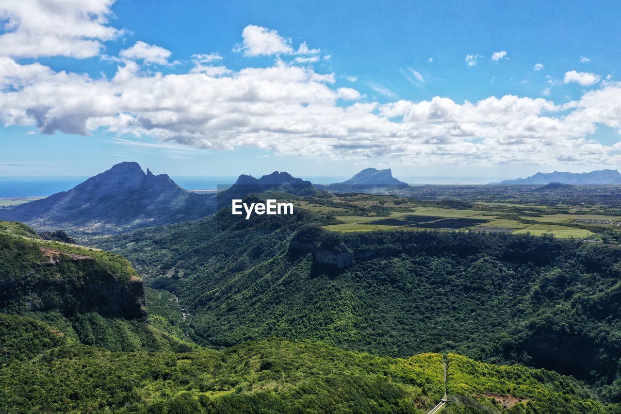 IDYLLIC SHOT OF LANDSCAPE AGAINST SKY