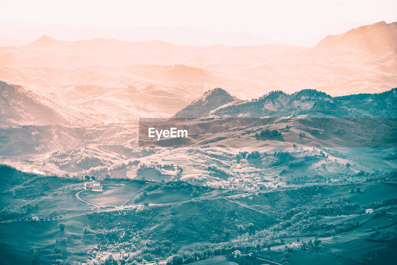 AERIAL VIEW OF SEA AND MOUNTAIN RANGE AGAINST SKY