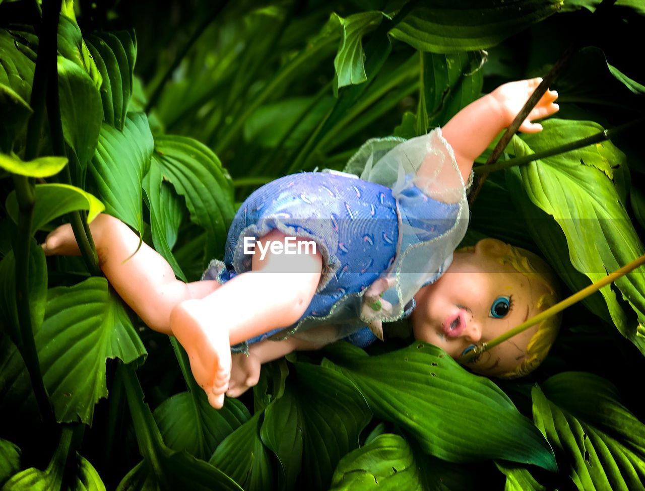 CLOSE-UP PORTRAIT OF GIRL WITH LEAVES