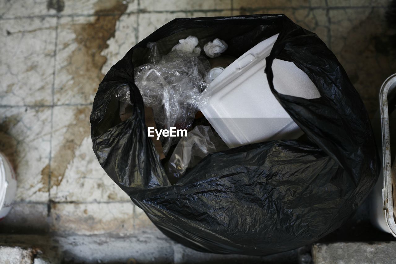 HIGH ANGLE VIEW OF BREAD IN PLASTIC CONTAINER