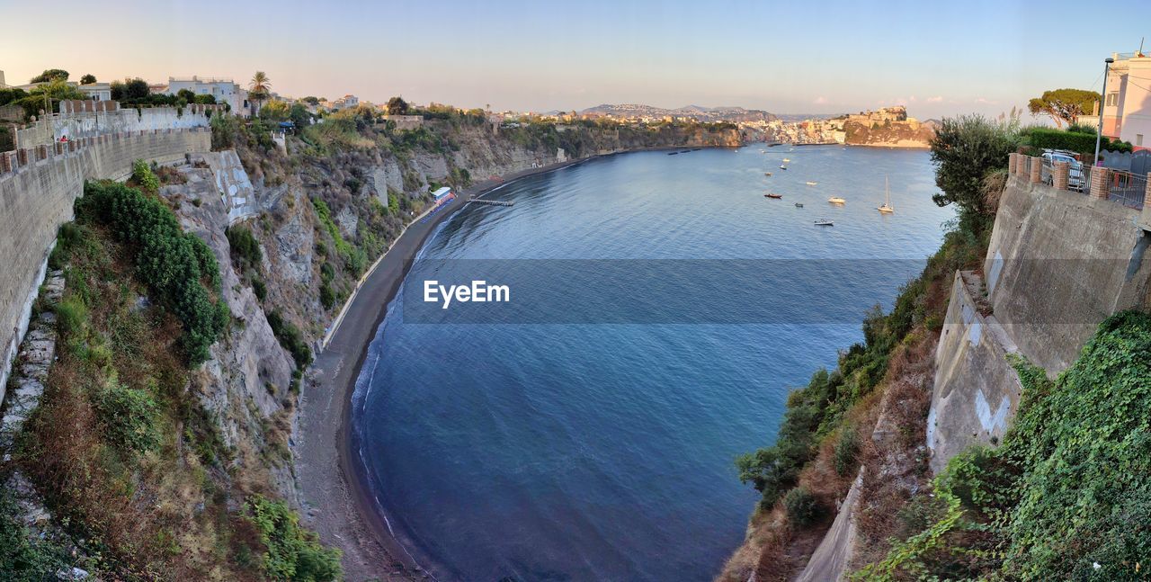 HIGH ANGLE VIEW OF CITY AT SEA