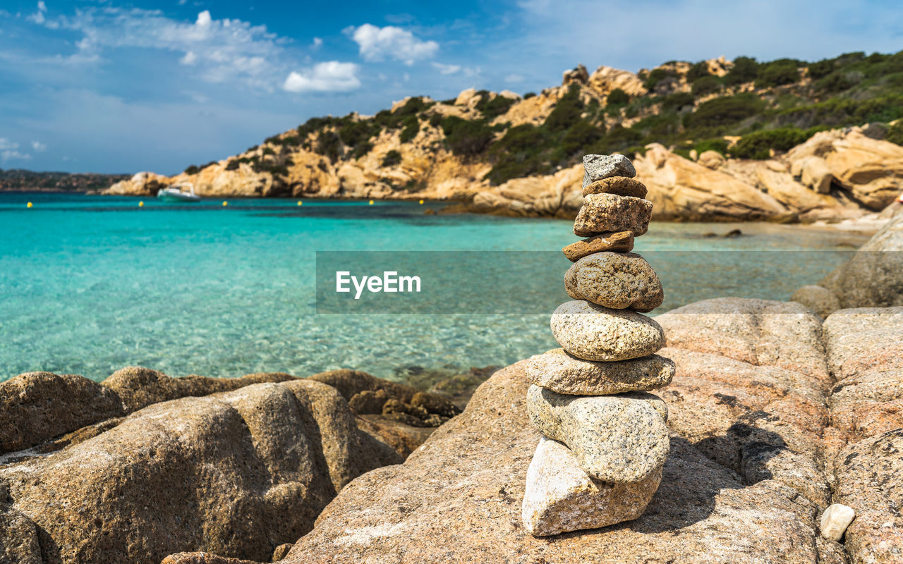 STACK OF ROCKS ON SHORE AGAINST SEA