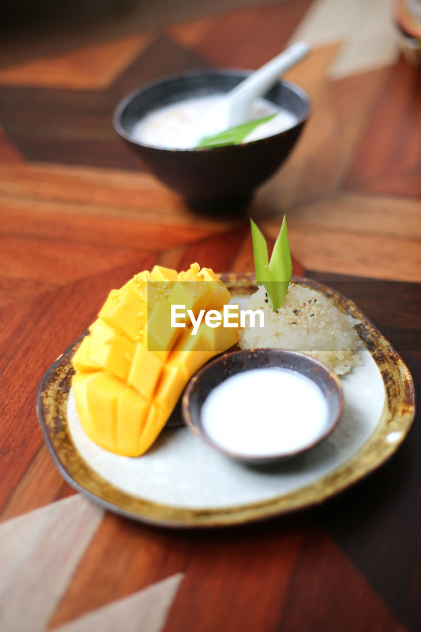 HIGH ANGLE VIEW OF TEA ON TABLE